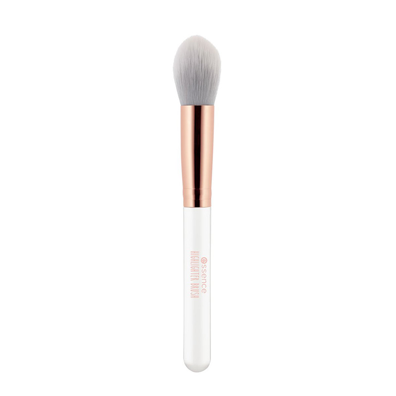 essence highlighter brush