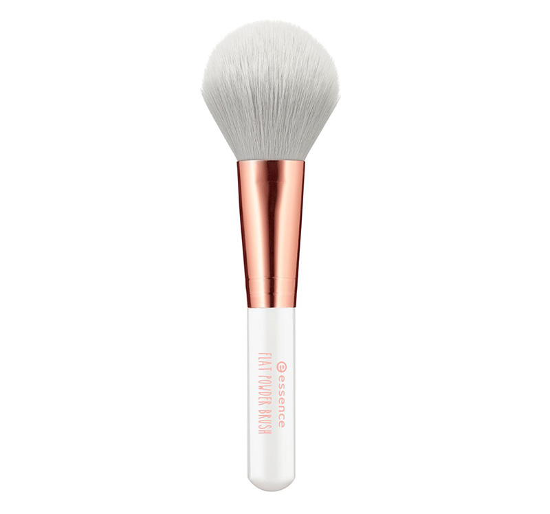 essence flat powder brush 1