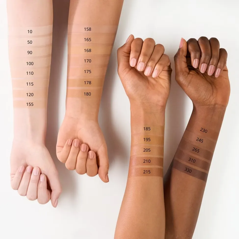 Silky BLUR HYDRATING LONGWEAR FOUNDATIONa Silky BLUR HYDRATING LONGWEAR FOUNDATIONa